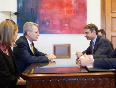 «Μύλος» με τις δηλώσεις Πάιατ για τη Novartis – Τις έκανε ή όχι; Διαψεύδει το Μαξίμου